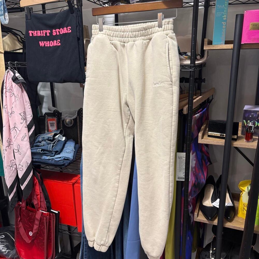 Cream comfrt sweatpants with drawstring